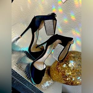 Stunning anklet heels that really make a statement. Ready for a prom runway.